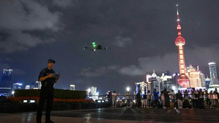 53.3万人次涌入外滩，黄浦警方用“智慧大脑”提前预判，国庆安保藏黑科技