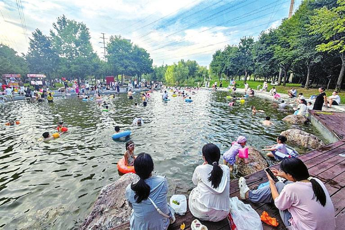 饮马河公共泳池照见城市治理的清凉智慧